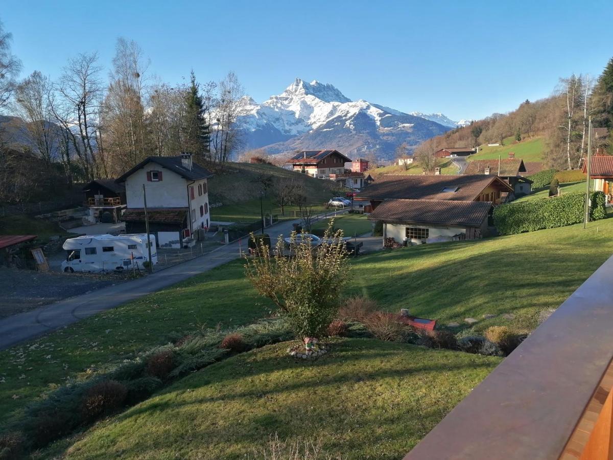 Les Combles Des Combes Hotell Ollon Exteriör bild